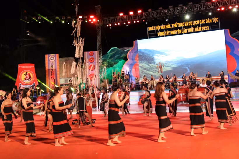Biểu diễn cồng chiêng tại Ngày hội Văn hóa, Thể thao và Du lịch các dân tộc vùng Tây Nguyên lần II vào năm 2026. Ảnh: Khoa Chương - TTXVN 