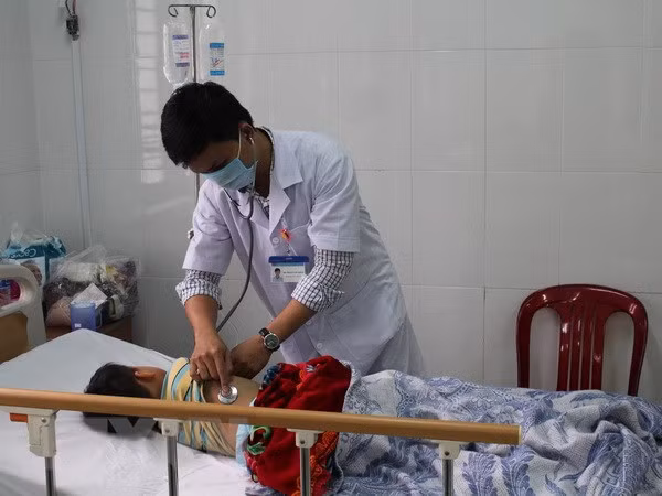 Chăm sóc bệnh nhân tại Bệnh viện đa khoa tỉnh Đắk Nông. Ảnh: Ngọc Minh-TTXVN