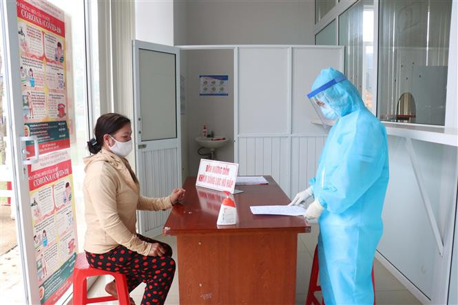 Bệnh viện phân luồng và phòng khám riêng khi phát hiện trường hợp có yếu tố dịch tễ hoặc có triệu chứng bệnh. Ảnh: Tuấn Anh - TTXVN