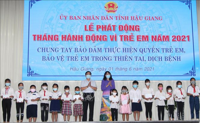 Lễ phát động Tháng hành động vì trẻ em năm 2021 với chủ đề “Chung tay bảo đảm thực hiện quyền trẻ em, bảo vệ trẻ em trong thiên tai, dịch bệnh". Ảnh: Hồng Thái - TTXVN