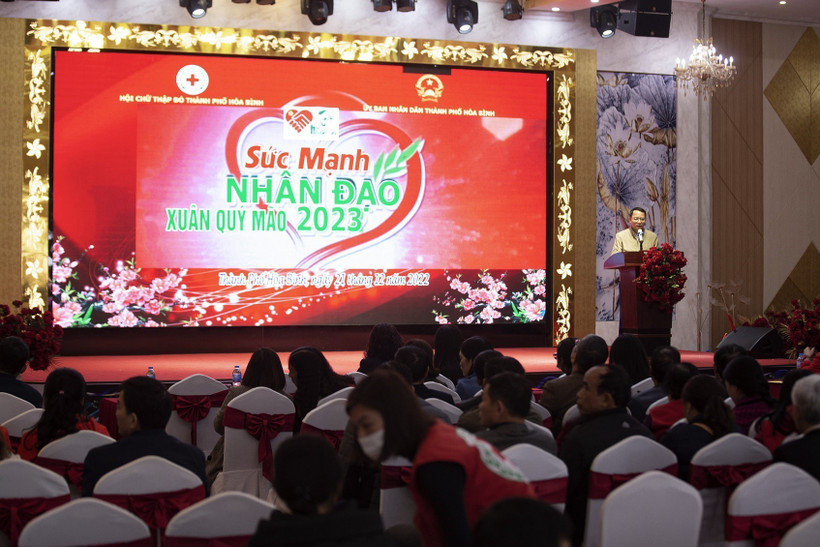 Quang cảnh chương trình "Sức mạnh nhân đạo” với chủ đề “Tết nhân ái” Xuân Quý Mão 2023. Ảnh: Trọng Đạt-TTXVN 