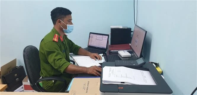 Công an Gia Lai nỗ lực hoàn thành cơ sở dữ liệu dân cư và cấp căn cước công dân. Ảnh: Hồng Điệp - TTXVN 