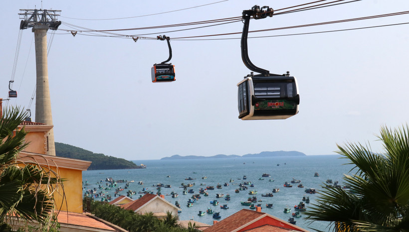 Ca nô cao tốc phục vụ du khách tham quan, du lịch, trải nghiệm trên vùng biển đảo Phú Quốc (Kiên Giang). Ảnh: Lê Huy Hải - TTXVN 