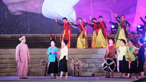 Hiện nay, trên địa bàn hai tỉnh Nghệ An và Hà Tĩnh, ở đâu cũng có người biết thực hành Ví, Giặm. Ảnh : thegioidisan.vn
