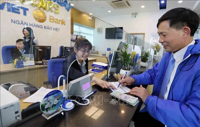 Ngân hàng Nhà nước định hướng mức tăng trưởng tín dụng năm 2021 tăng khoảng 12%. Ảnh: Trần Việt - TTXVN 