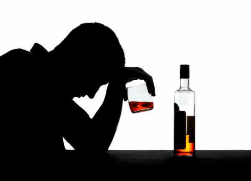 Uống rượu không giúp bạn quên đi những ký ức buồn. Ảnh : laodongthudo.vn