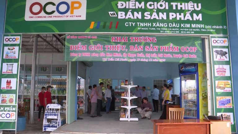 Sở Công thương tỉnh Cà Mau phối hợp với huyện Cái Nước, khai trương điểm giới thiệu bán sản phẩm OCOP tại thị trấn Cái Nước. Ảnh :ctvcamau.vn