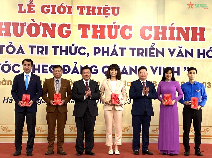 Bộ sách "Thường thức chính trị" - đưa chủ trương, đường lối của Đảng đi vào cuộc sống