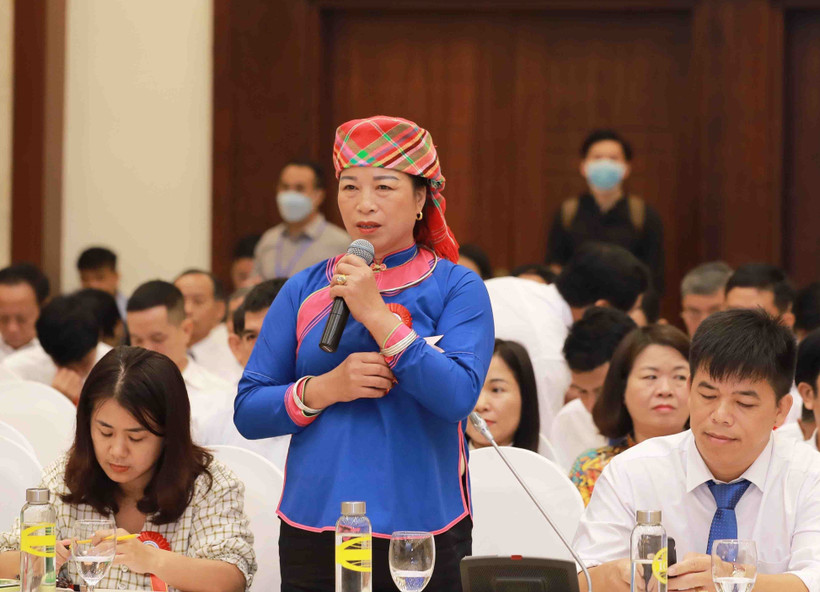 Bà Hoàng Thị Chắp, nông dân sản xuất giỏi của Hội Nông dân tỉnh Lào Cai phát biểu tham luận về lĩnh vực nuôi thuỷ sản. Ảnh:vũ Sinh - TTXVN 