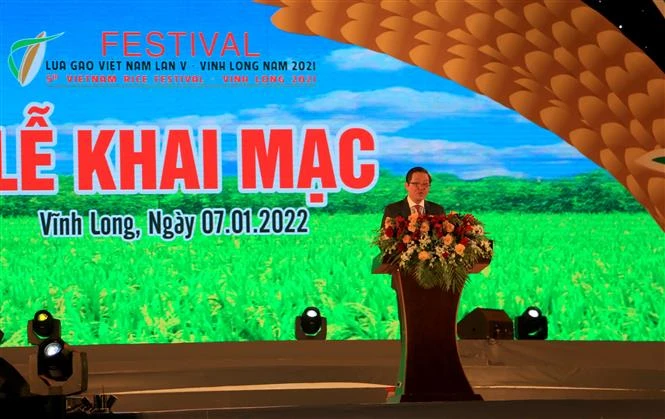 Ông Lữ Quang Ngời, Chủ tịch Ủy ban nhân dân tỉnh Vĩnh Long phát biểu tại lễ khai mạc. Ảnh: Lê Thúy Hằng - TTXVN 