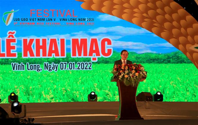 Ông Lữ Quang Ngời, Chủ tịch Ủy ban nhân dân tỉnh Vĩnh Long phát biểu tại lễ khai mạc. Ảnh: Lê Thúy Hằng - TTXVN 