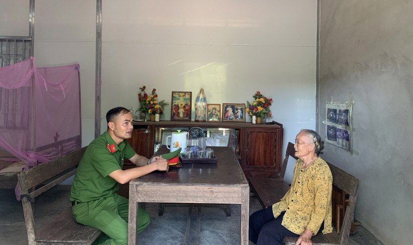 Hỗ trợ xây nhà cho các hộ có hoàn cảnh khó khăn, xây dựng thế trận an ninh nhân dân vững chắc