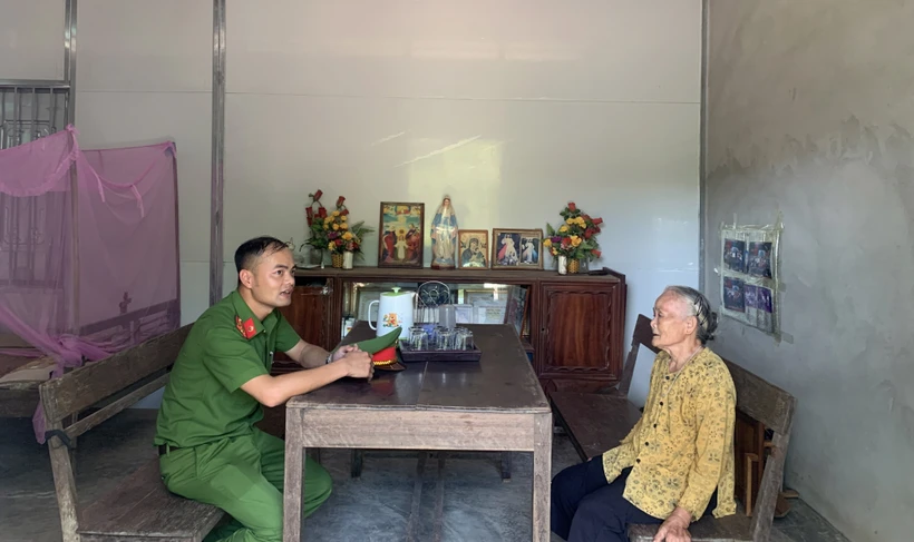 Hỗ trợ xây nhà cho các hộ có hoàn cảnh khó khăn, xây dựng thế trận an ninh nhân dân vững chắc