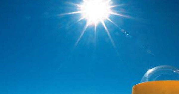 Tia cực tím (hay còn gọi là tia UV, tia tử ngoại) gây bỏng mắt, ảnh hưởng giác mạc, đục thủy tinh thể…Ảnh : vienyhocungdung.vn