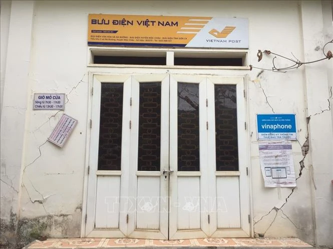 Trụ sở Bưu điện văn hóa xã Nà Mường, huyện Mộc Châu, tỉnh Sơn La bị thiệt hại. Ảnh: TTXVN phát.