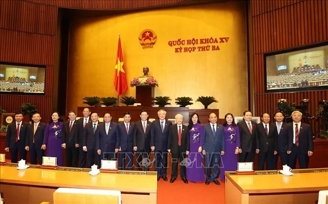Tổng Bí thư Nguyễn Phú Trọng, Chủ tịch nước Nguyễn Xuân Phúc , Thủ tướng Chính phủ Phạm Minh Chính, Chủ tịch Quốc hội Vương Đình Huệ cùng các đồng chí lãnh đạo Đảng, Nhà nước với Đoàn đại biểu Quốc hội tỉnh Bắc Gaing. Ảnh: Trí Dũng –TTXVN 