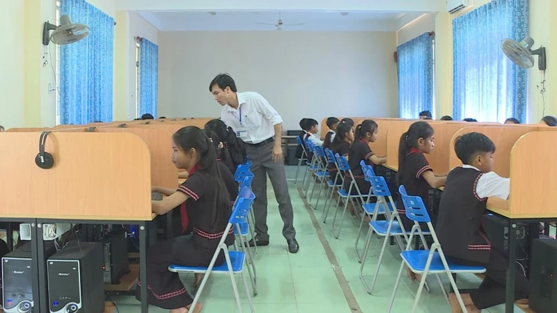 Đề xuất xây dựng 5 trường phổ thông dân tộc nội trú tại các xã biên giới Quảng Ngãi
