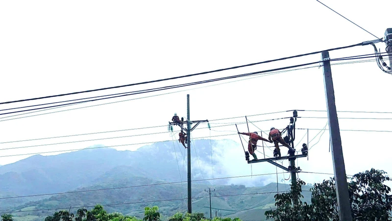 Đưa điện về 5 bản vùng lõm điện, lõm sóng miền Tây Nghệ An