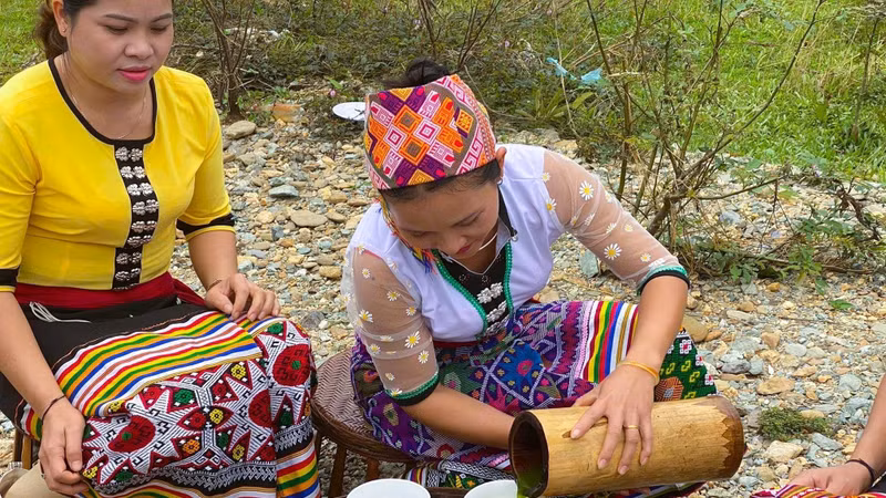 Độc đáo nước uống ‘chè đâm’ của đồng bào Thái