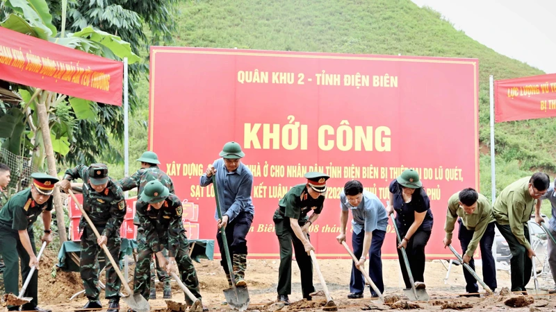 Khẩn trương xây mới, sửa chữa nhà ở giúp người dân vùng lũ Điện Biên