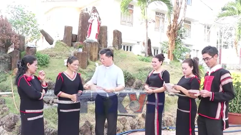 Hướng về ngày hội non sông