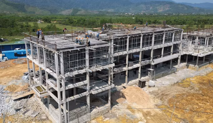 Dự án trường phổ thông nội trú liên cấp Tiểu học và Trung học cơ sở tại xã A Lưới 4 đang dần hoàn thành.