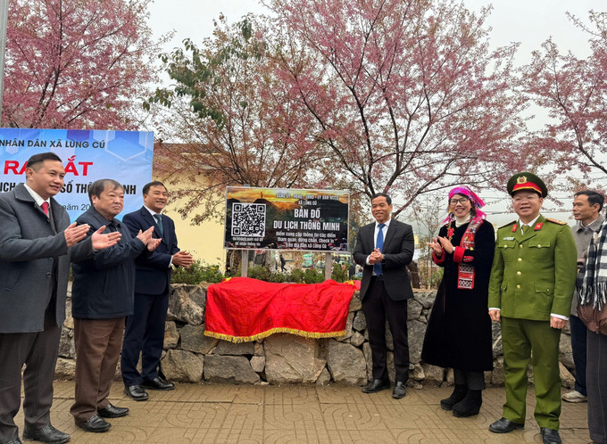 Cưỡi ngựa trải nghiệm và du lịch thông minh được ra mắt tại Lũng Cú (Tuyên Quang). Ảnh: TTXVN phát