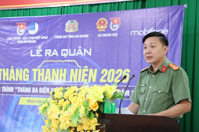 Thượng tá Phan Quốc Dũng, Phó Trưởng phòng Công tác chính trị Công an tỉnh An Giang phát biểu tại buổi lễ.