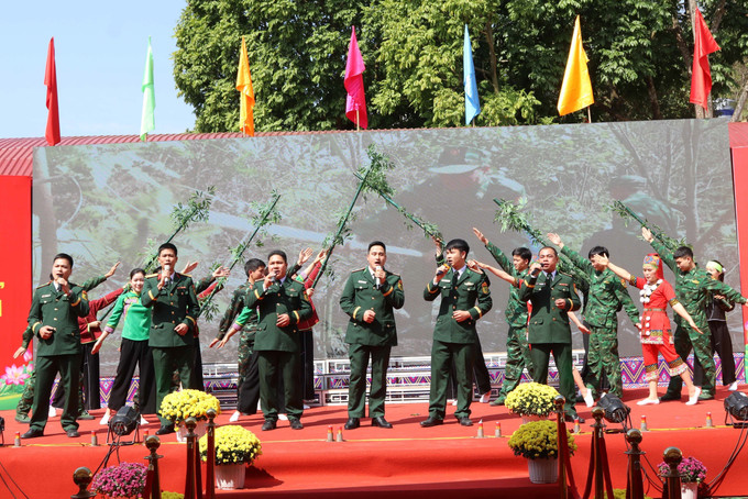 Tiết mục văn nghệ tại Ngày hội Biên phòng toàn dân năm 2026 tại xã Ba Sơn, tỉnh Lạng Sơn.