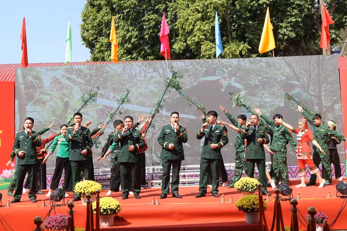 Tiết mục văn nghệ tại Ngày hội Biên phòng toàn dân năm 2026 tại xã Ba Sơn, tỉnh Lạng Sơn.