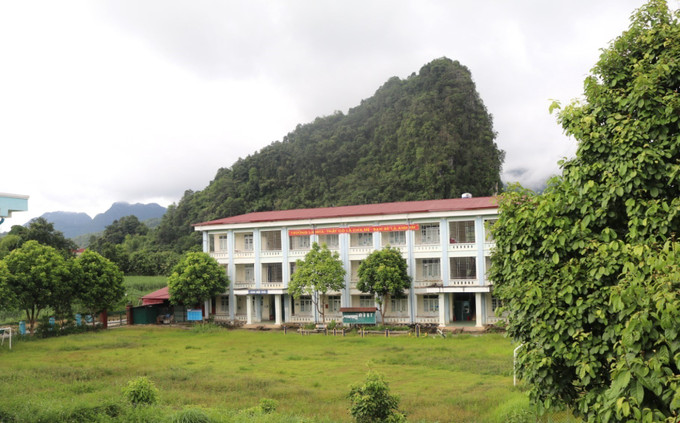 Khu Nội trú cho học sinh trường Phổ thông Dân tộc Nội trú THCS Phục Hòa hiện đã xuống cấp. Khu Nội trú cho học sinh trường Phổ thông Dân tộc Nội trú THCS Phục Hòa hiện đã xuống cấp.