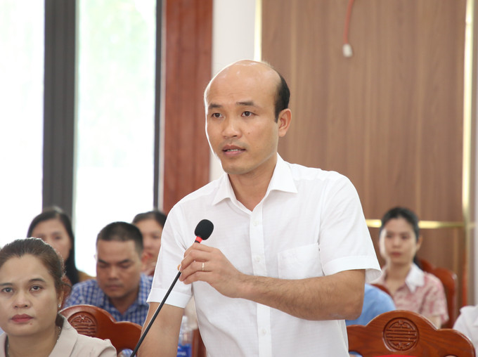 Chủ tịch UBND xã Hướng Hiệp Nguyễn Văn Đạt phát biểu tại buổi làm việc. Chủ tịch UBND xã Hướng Hiệp Nguyễn Văn Đạt phát biểu tại buổi làm việc.