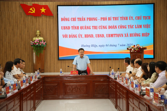 Chủ tịch UBND tỉnh Quảng Trị Trần Phong làm việc với xã Hướng Hiệp. Chủ tịch UBND tỉnh Quảng Trị Trần Phong làm việc với xã Hướng Hiệp.