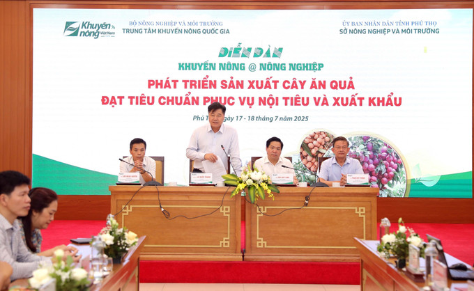 Giám đốc Trung tâm Khuyến nông Quốc gia Lê Quốc Thanh phát biểu tại diễn đàn. Ảnh: Hoàng Hùng/TTXVN dien-dan-cay-an-qua-18072025-02.jpg