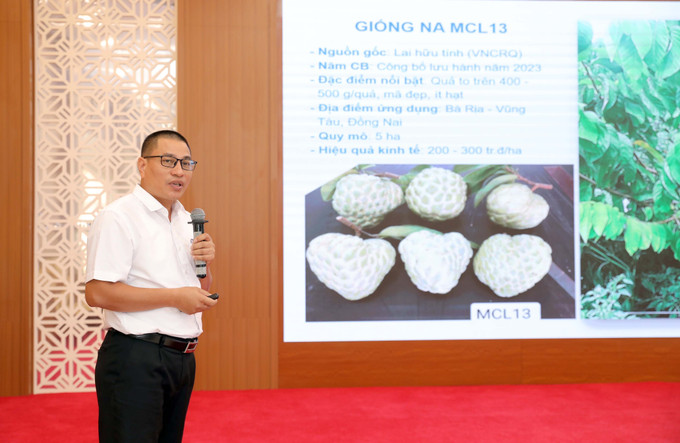 Phó Giám đốc Trung tâm nghiên cứu và phát triển cây có múi (Viện nghiên cứu Rau quả) Cao Văn Chí trình bày tham luận tại diễn đàn. Ảnh: Hoàng Hùng/TTXVN Phó Giám đốc Trung tâm nghiên cứu và phát triển cây có múi (Viện nghiên cứu Rau quả) Cao Văn Chí trình bày tham luận tại diễn đàn. Ảnh: Hoàng Hùng/TTXVN