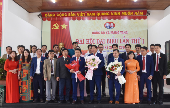 Ban Chấp hành Đảng bộ xã Mang Yang, tỉnh Gia Lai, nhiệm kỳ 2025-2030 ra mắt Đại hội. Ban Chấp hành Đảng bộ xã Mang Yang, tỉnh Gia Lai, nhiệm kỳ 2025-2030 ra mắt Đại hội.