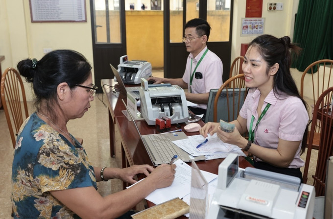 Buổi giao dịch đầu tiên sau sáp nhập địa giới hành chính tại xã Cao Phong, tỉnh Phú Thọ. Ảnh: Trần Việt/TTXVN chinh-quyen-phu-tho-23072025-02.jpg