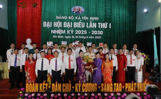 Ban Chấp hành Đảng bộ xã Yên Định nhiệm kỳ 2025-2030 ra mắt Đại hội. Ban Chấp hành Đảng bộ xã Yên Định nhiệm kỳ 2025-2030 ra mắt Đại hội.