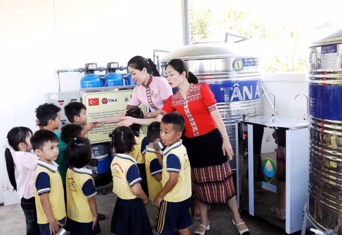Công trình góp phần nâng cao nhận thức về sử dụng nước sạch, bảo vệ sức khỏe và môi trường cho giáo viên, học sinh vùng chịu thiên tai.