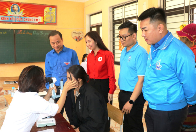 Khám mắt miễn phí cho người dân tại các địa bàn vùng sâu, vùng xa, biên giới trên địa bàn tỉnh Quảng Trị.