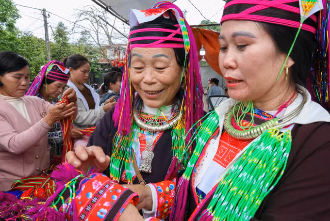 Cuộc thi thủ công truyền thống người Dao.