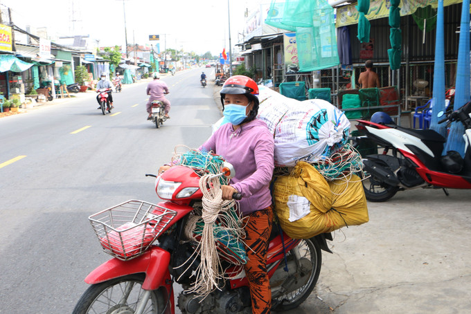 Nhân công chở hàng về gia công tại nhà. Nhân công chở hàng về gia công tại nhà.