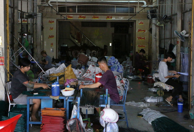 Một cơ sở làng nghề gia công ngư cụ (lú). dan-luoi-thom-rom-08102025-01.jpg