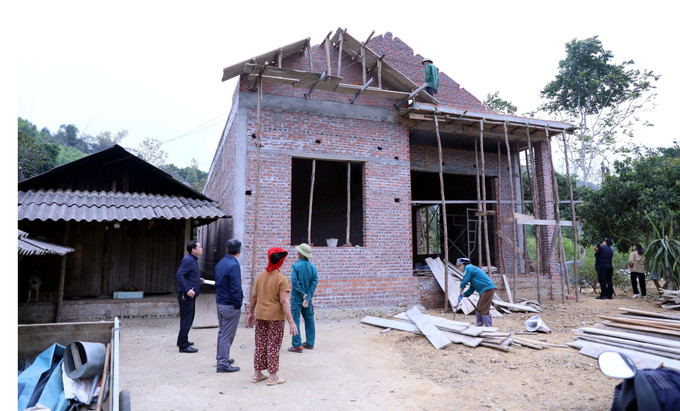 Nhiều căn nhà kiên cố thay thế những căn nhà tạm, nhà dột nát ở xã Hợp Thành, huyện Sơn Dương. Nhiều căn nhà kiên cố thay thế những căn nhà tạm, nhà dột nát ở xã Hợp Thành, huyện Sơn Dương.