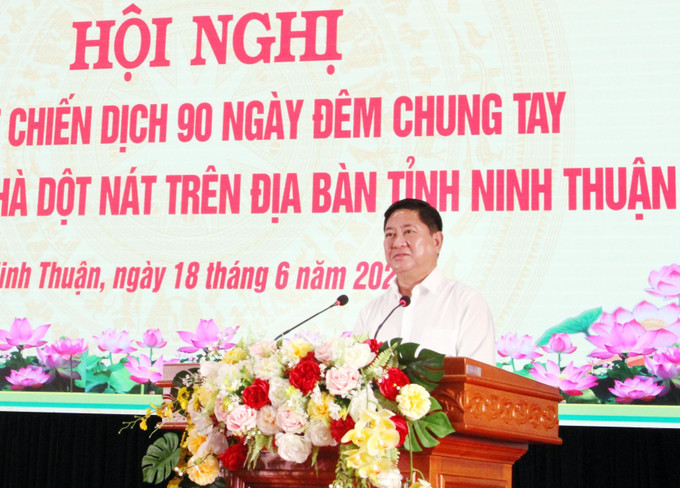 Ông Trần Quốc Nam, Chủ tịch UBND tỉnh Ninh Thuận, phát biểu tại Hội nghị. xoa-nha-tam-18062025-01.jpg