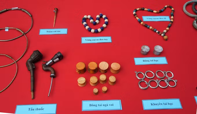 Sản phẩm văn hóa đặc trưng của Gia Lai được trưng bày tại triển lãm.