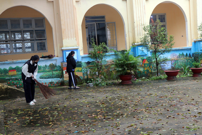 Học sinh Trường Tiểu học-Trung học cơ sở Đăk Dục xã vùng biên Dục Nông tỉnh Quảng Ngãi tích cực dọn dẹp vệ sinh trường, lớp để chào đón năm học mới. Học sinh Trường Tiểu học-Trung học cơ sở Đăk Dục xã vùng biên Dục Nông tỉnh Quảng Ngãi tích cực dọn dẹp vệ sinh trường, lớp để chào đón năm học mới.