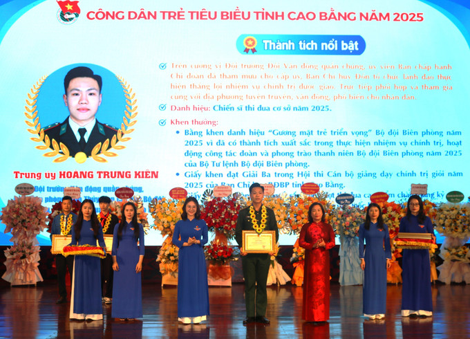 Trung úy Hoàng Trung Kiên được Tuyên dương là 1 trong 10 Công dân trẻ tiêu biểu tỉnh Cao Bằng năm 2025.