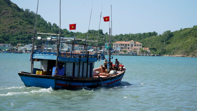 Tàu cá của ngư dân Gia Lai vươn khơi. Tàu cá của ngư dân Gia Lai vươn khơi.