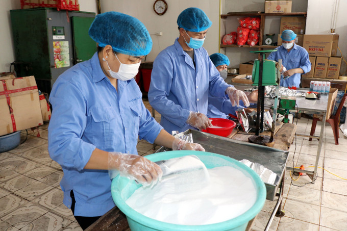Sản xuất muối chất lượng cao tại Công ty Cổ phần muối và thương mại Nam Định. Sản xuất muối chất lượng cao tại Công ty Cổ phần muối và thương mại Nam Định.